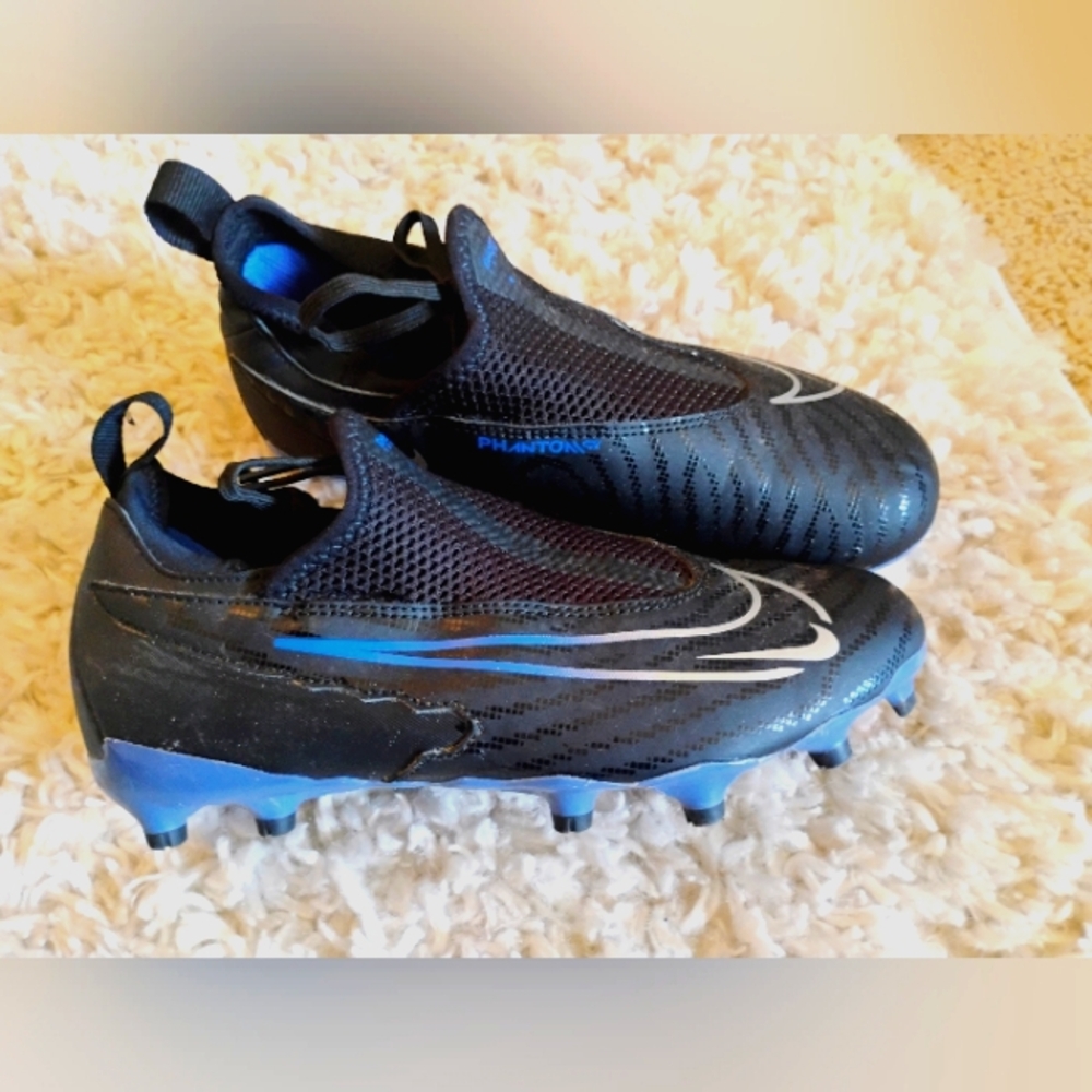 NIKE PHANTOM Kids cleats size 3 Black & Blue. Maybe Worn 2x Like Mint Condition
